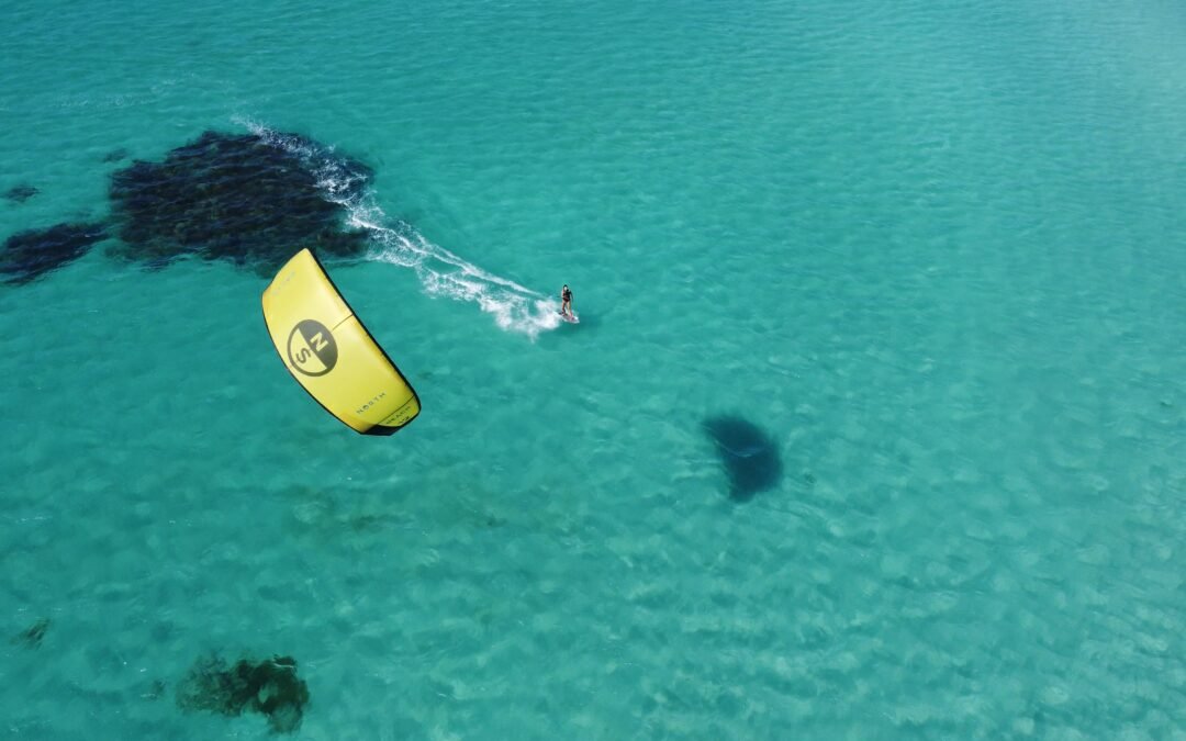 Historia del Kitesurf: De la invención al deporte global
